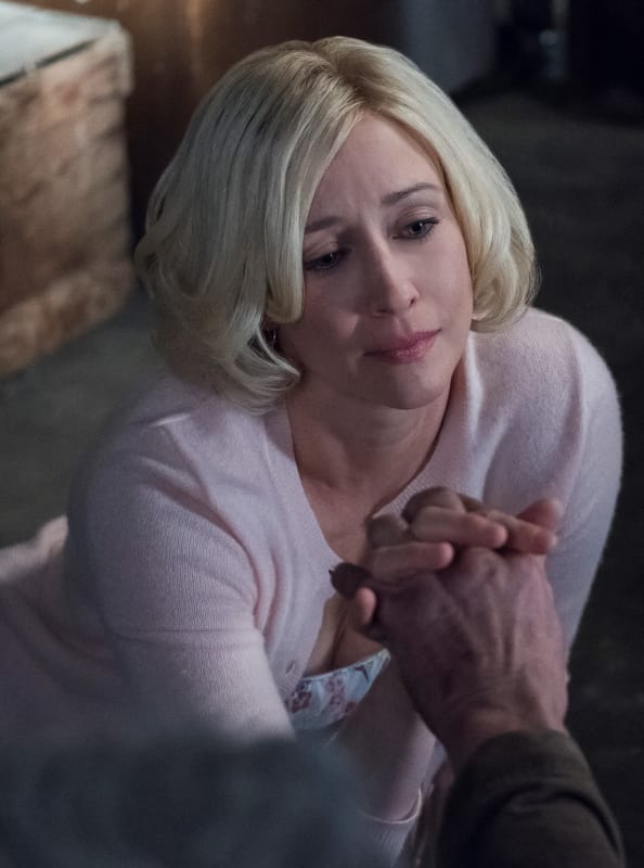Mother holds hands bates motel s5e3