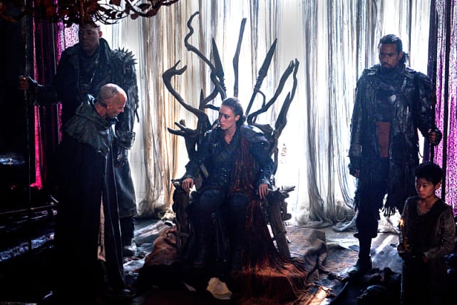 Commander on the throne the 100 season 3 episode 7