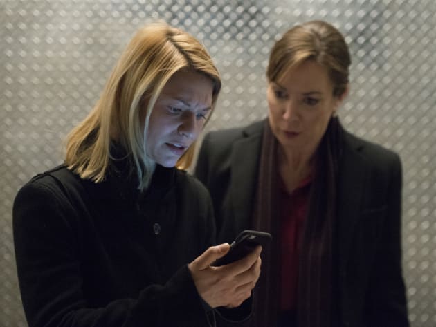 Carrie and Keane in Danger - Homeland