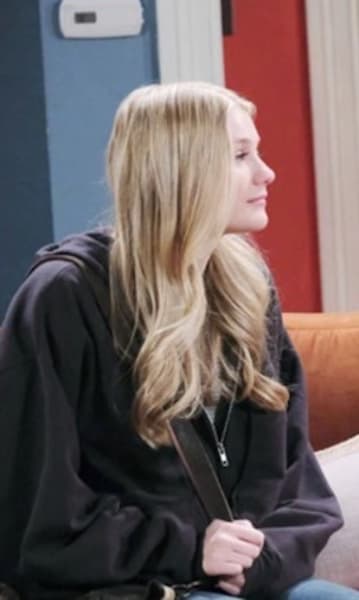 Allie Is Stunned by Nicole's Suspicions / Tall - Days of Our Lives
