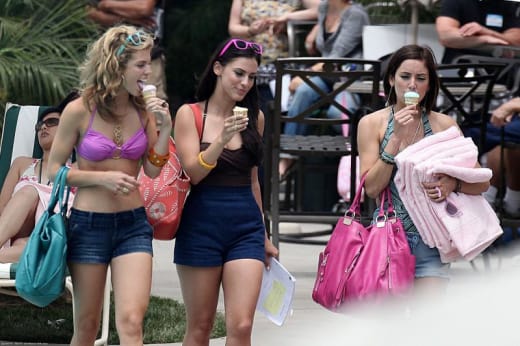 90210 Bikini Babe Alert Naomi Adrianna And Silver Tv Fanatic