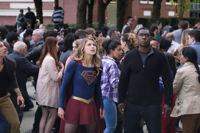 A New Threat - Supergirl Season 3 Episode 1