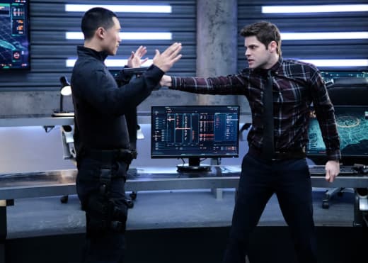 Armed Winn - Supergirl Season 3 Episode 15