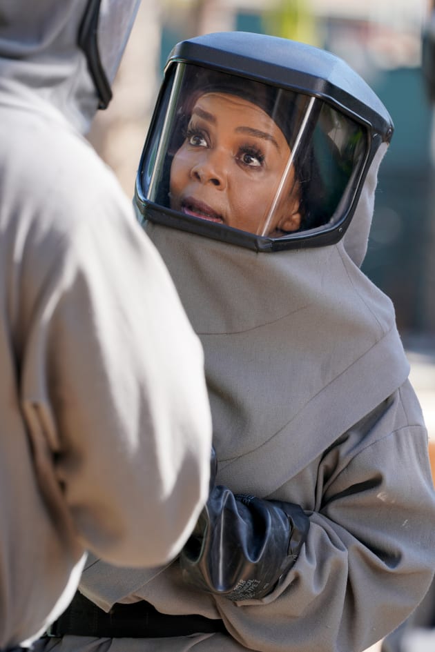 Suited Up - CSI: Vegas Season 2 Episode 5