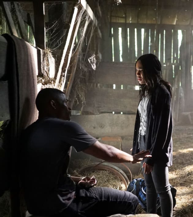 Life Or Death Black Lightning Season 2 Episode 9 Tv Fanatic