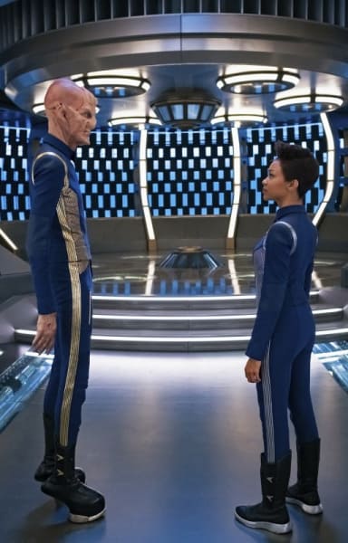 Vertical Saru and Burnham - Star Trek: Discovery Season 2 Episode 1