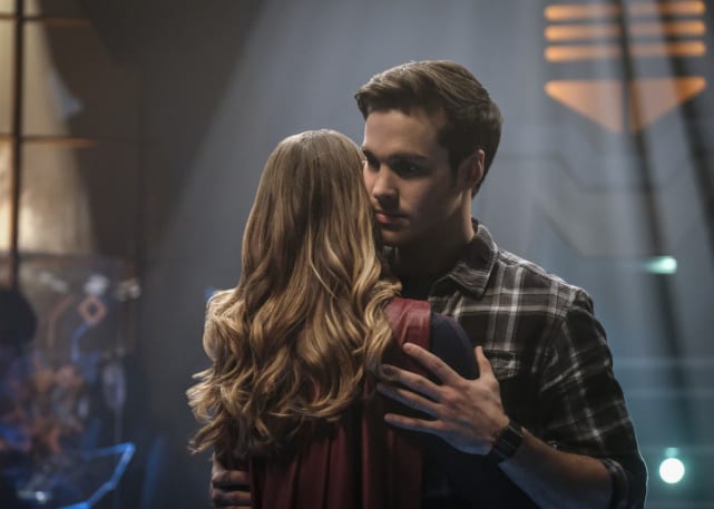 Mon El Lies to Kara About His Identity - Supergirl