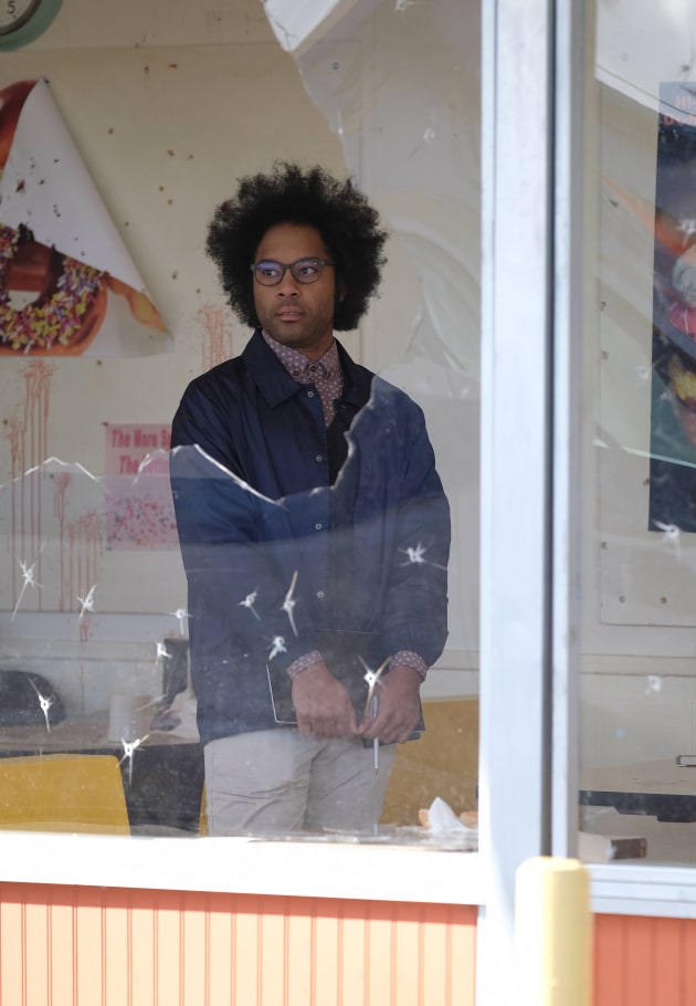 Behind the Glass - Lethal Weapon Season 1 Episode 15