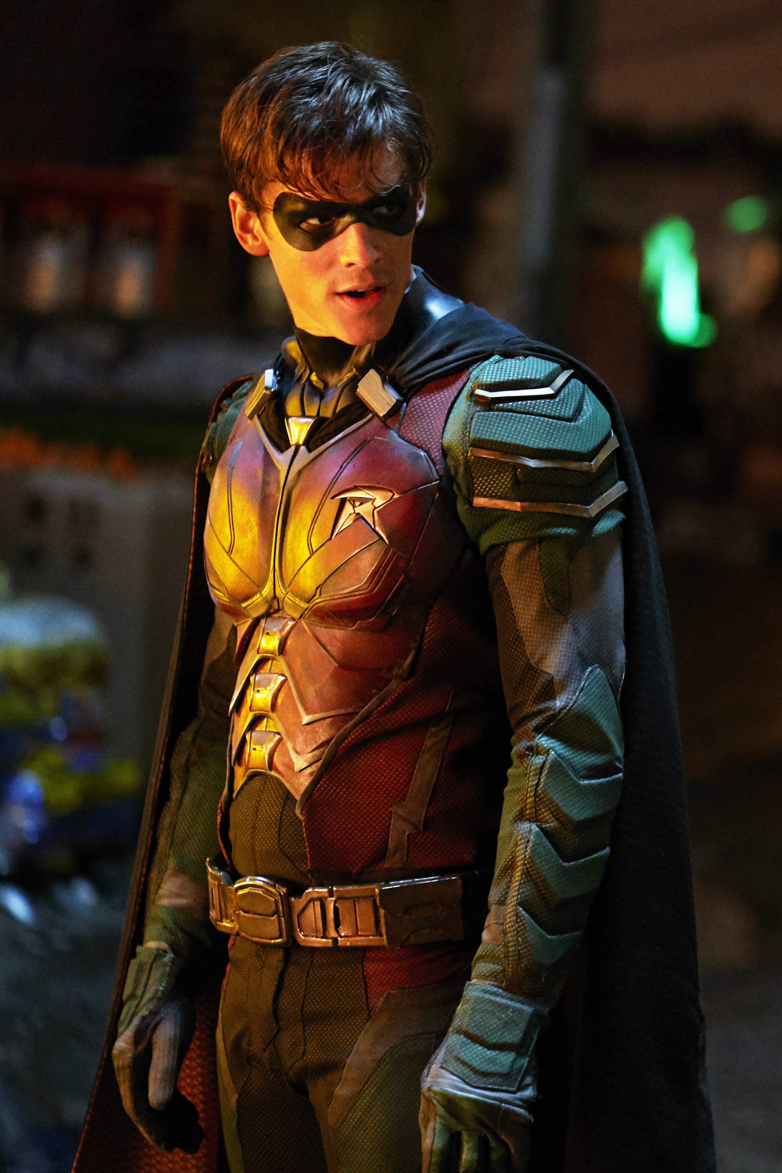 Robin Looks Annoyed - Titans - TV Fanatic