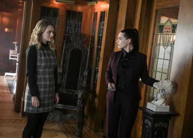 Supergirl Photos: Lex Luthor Returns to National City ...