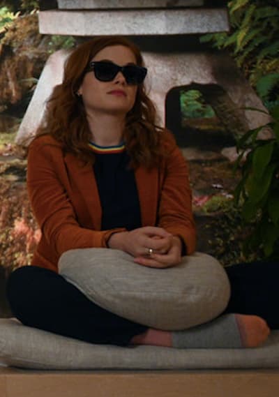 Zoey meditate - Zoey's Extraordinary Playlist Season 2 Episode 4