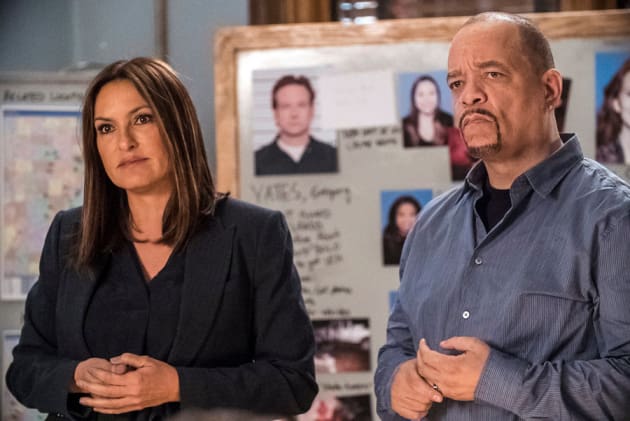 SVU Joins the Investigation - Chicago PD Season 3 Episode 14