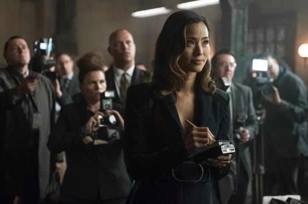 In the Thick of It - Gotham Season 3 Episode 1
