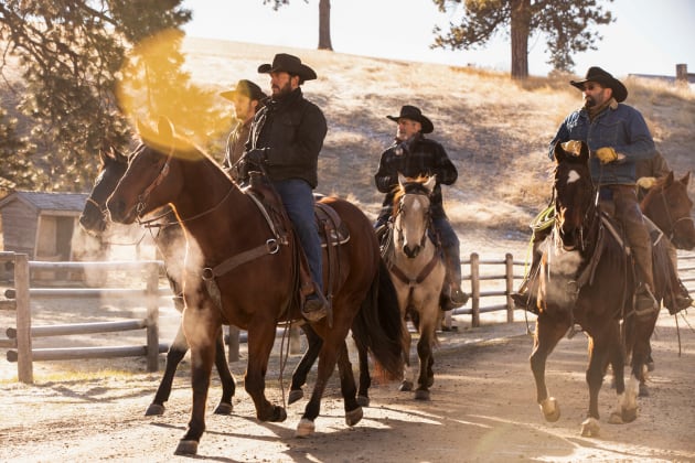 Wranglers On the Move - Yellowstone Season 2 Episode 9