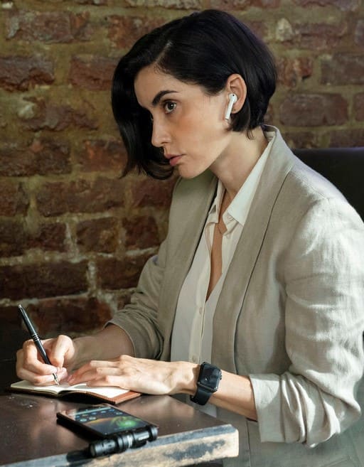 Esme at a Cafe - The Purge Season 2 Episode 3