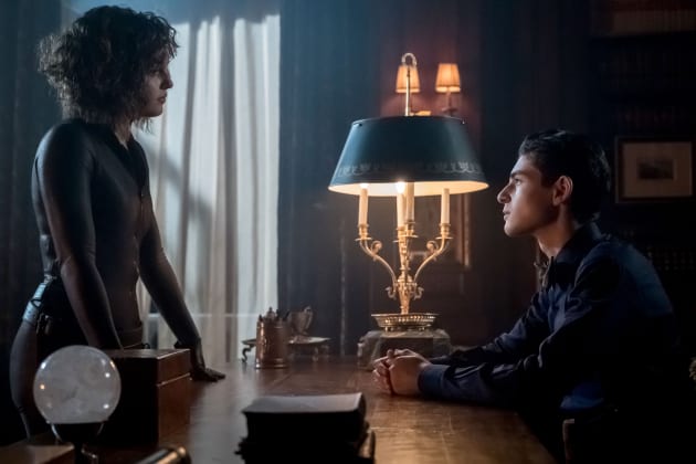 Asking a Favor - Gotham Season 4 Episode 3